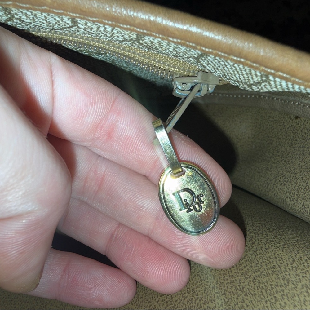 CHRISTIAN DIOR VINTAGE HONEY COMB BAG WITH STRAP - Picture 10 of 11